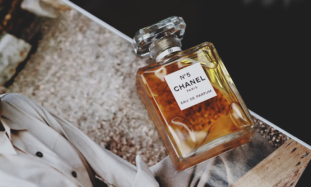 5 greșeli frecvente în alegerea parfumului – şi cum le eviți cu mostre